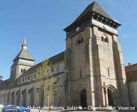 Photo&nbsp;: L'Abbatiale Sainte-Val&eacute;rie est situ&eacute;e &agrave; Chambon-sur-Voueize dans le d&eacute;partement de la Creuse et la r&eacute;gion Limousin. C'est un des plus importants &eacute;difices de style roman du Limousin.