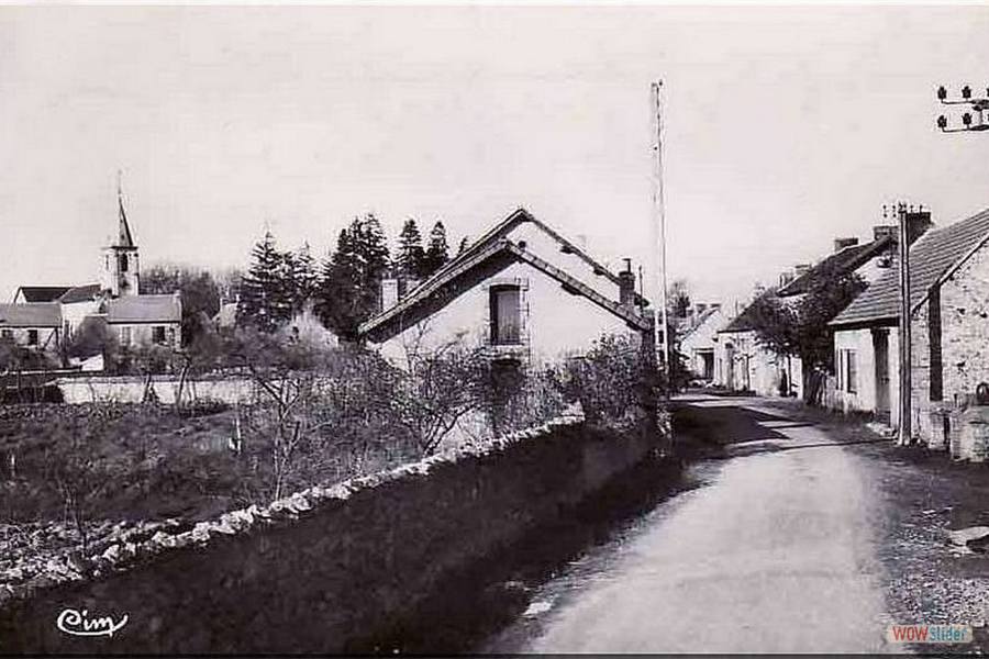 LIGNEROLLES - Route de la gare