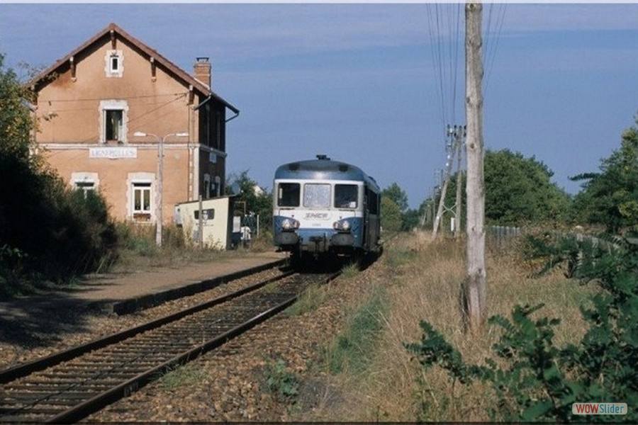 LIGNEROLLES - La gare.TIXIER
